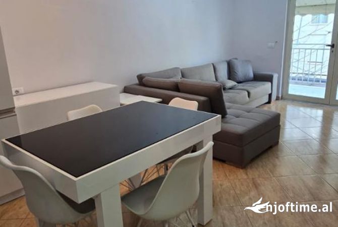 Shtepi ne shitje Apartament ne Tirane, 1+1, Mobilimi E mobiluar, Pagesa 130,000  Euro.