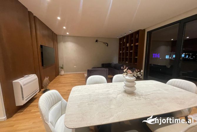 Shtepi ne shitje Apartament ne Tirane, 3+1, Mobilimi E mobiluar, Pagesa 415,884  Euro.