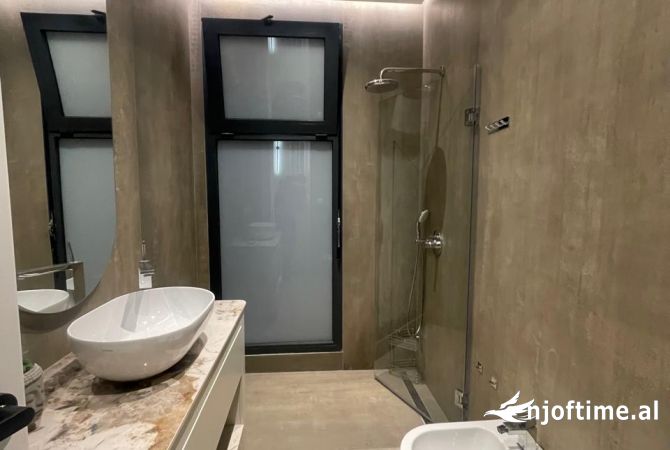 Shtepi ne shitje Apartament ne Tirane, 3+1, Mobilimi E mobiluar, Pagesa 415,884  Euro.