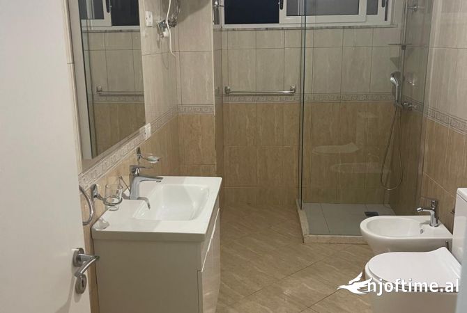Shtepi ne shitje Apartament ne Tirane, 2+1, Mobilimi Bosh, pa mobiluar, Pagesa 180,000  Euro.