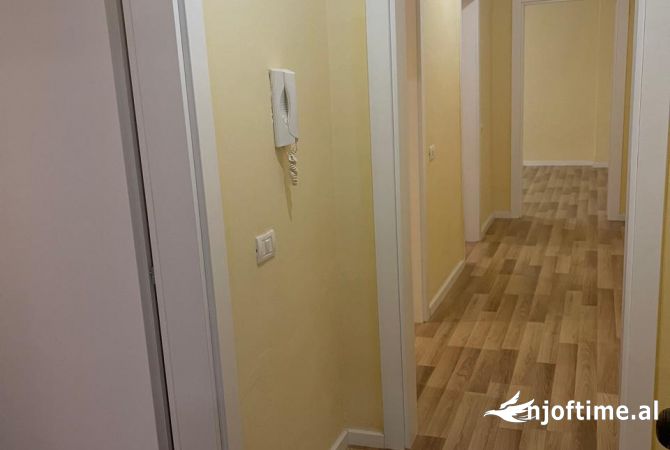 Shtepi ne shitje Apartament ne Tirane, 2+1, Mobilimi Bosh, pa mobiluar, Pagesa 180,000  Euro.