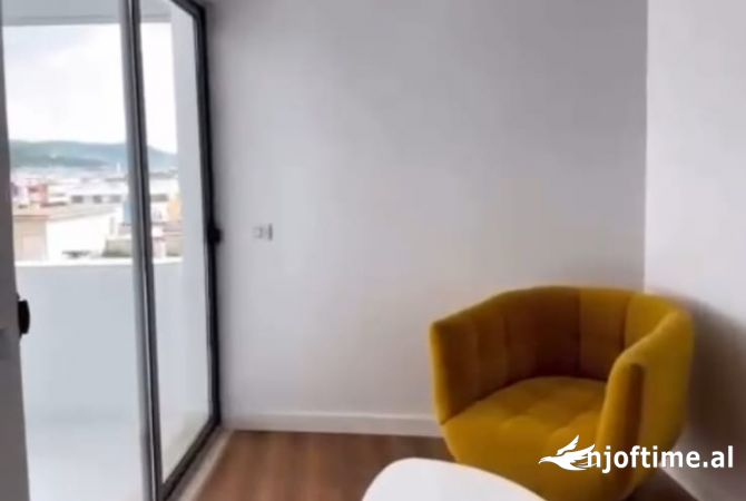 Shtepi ne shitje Apartament ne Tirane, 2+1, Mobilimi Bosh, pa mobiluar, Pagesa 150,000  Euro.