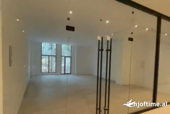 Ambient biznesi me qera 1+1 ne Tirane - 2,500 Euro