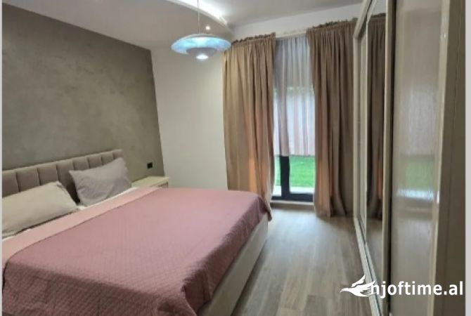 Shtepi me qera 2+1 ne Tirane - 1,700 Euro