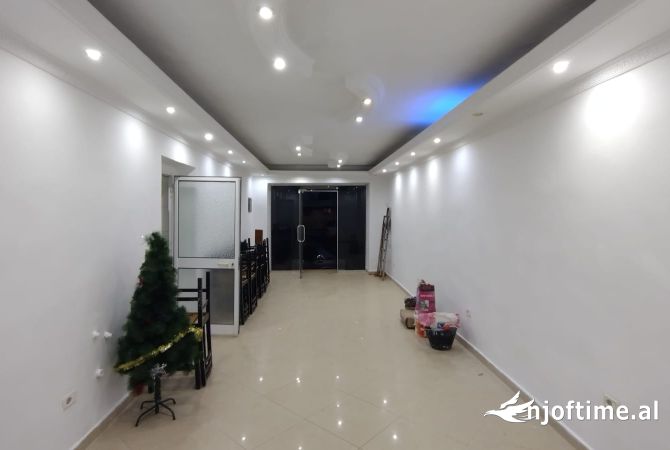 Ambient biznesi me qera 1+1 ne Tirane - 350 Euro