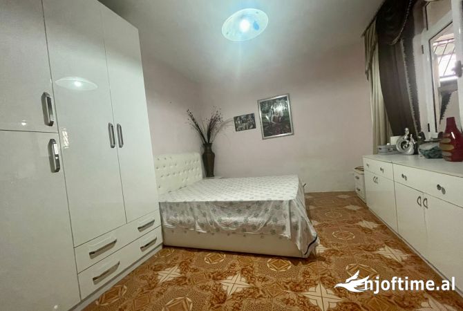 Shtepi ne shitje Shtepi Private ne Tirane, 1+1, Mobilimi E mobiluar, Pagesa 135,000  Euro.
