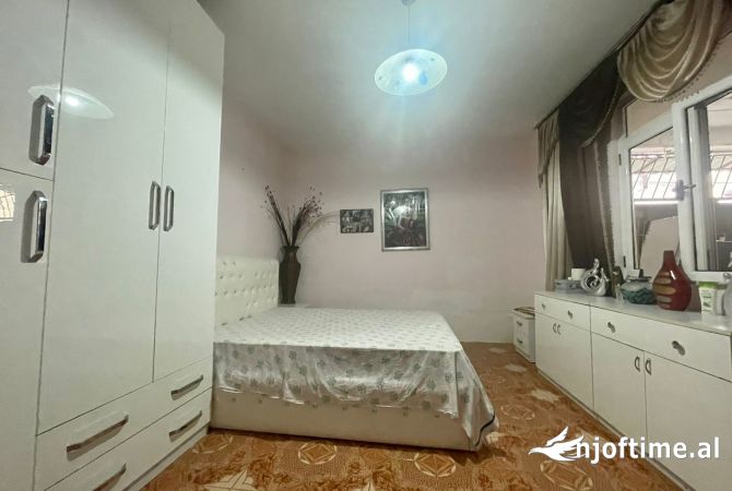 Shtepi ne shitje Shtepi Private ne Tirane, 1+1, Mobilimi E mobiluar, Pagesa 135,000  Euro.