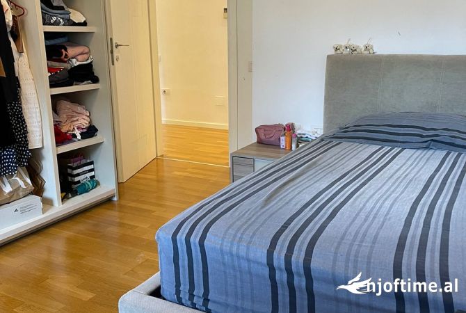 Shtepi ne shitje Apartament ne Tirane, 2+1, Mobilimi E mobiluar, Pagesa 239,000  Euro.