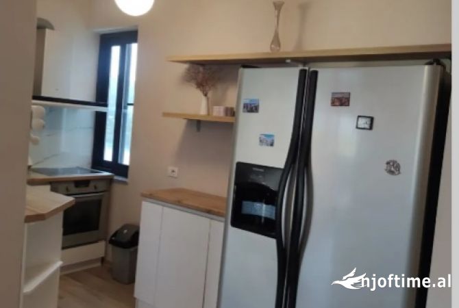 Shtepi ne shitje Apartament ne Tirane, 2+1, Mobilimi E mobiluar, Pagesa 300,000  Euro.