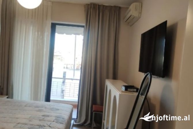 Shtepi ne shitje Apartament ne Tirane, 2+1, Mobilimi E mobiluar, Pagesa 300,000  Euro.