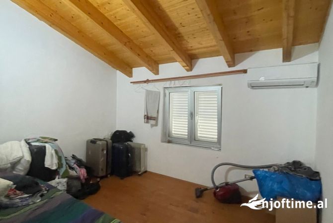 Shtepi me qera Vila Luksoze ne Tirane, 5+1, Mobilimi E mobiluar, Pagesa 1,500  Euro.