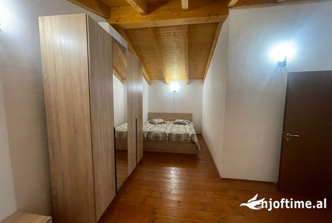 Shtepi me qera Vila Luksoze ne Tirane, 5+1, Mobilimi E mobiluar, Pagesa 1,500  Euro.