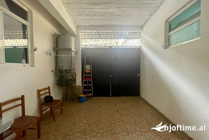 Shtepi ne shitje Shtepi Private ne Tirane, 1+1, Mobilimi E mobiluar, Pagesa 136,000  Euro.