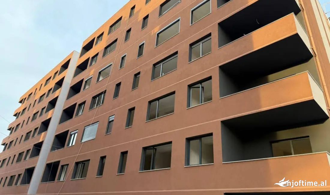 Shtepi ne shitje Apartament ne Tirane, 2+1, Mobilimi Bosh, pa mobiluar, Pagesa 155,000  Euro.