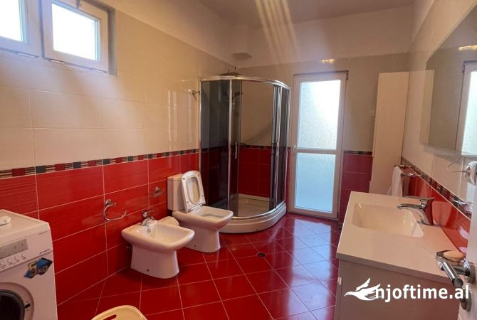 Shtepi ne shitje Shtepi Private ne Tirane, 5+1, Mobilimi E mobiluar, Pagesa 405,000  Euro.