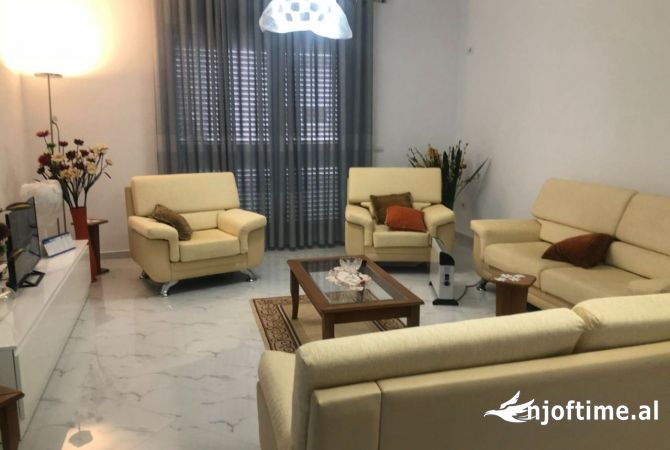 Shtepi ne shitje 5+1 ne Tirane - 405,000 Euro