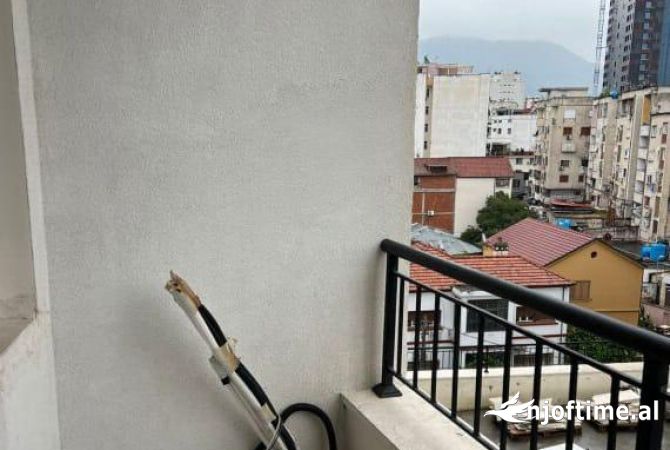 Shtepi ne shitje Apartament ne Tirane, 2+1, Mobilimi Bosh, pa mobiluar, Pagesa 265,000  Euro.