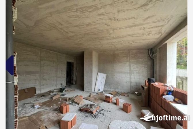 Shtepi ne shitje Duplex(shtepi me 2 kate) ne Tirane, 3+1, Mobilimi Bosh, pa mobiluar, Pagesa 226,000  Euro.