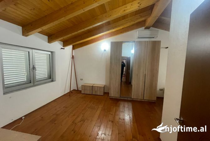 Shtepi me qera Vila Luksoze ne Tirane, 5+1, Mobilimi E mobiluar, Pagesa 1,500  Euro.