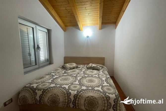 Shtepi me qera Vila Luksoze ne Tirane, 5+1, Mobilimi E mobiluar, Pagesa 1,500  Euro.