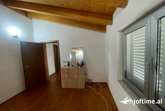 Shtepi me qera Vila Luksoze ne Tirane, 5+1, Mobilimi E mobiluar, Pagesa 1,500  Euro.