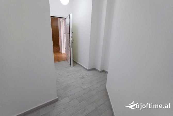 Shitet Ambienti Biznesi 📌 Ndodhet ne Astir