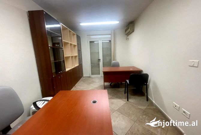 Ambient biznesi me qera 3+1 ne Tirane - 600 Euro