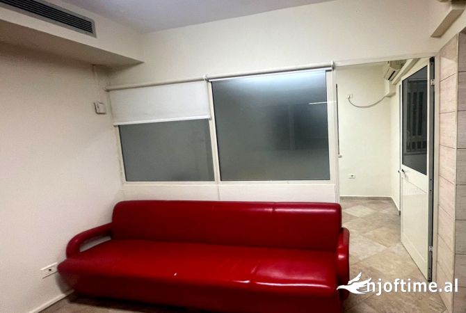 Ambient biznesi me qera 3+1 ne Tirane - 600 Euro