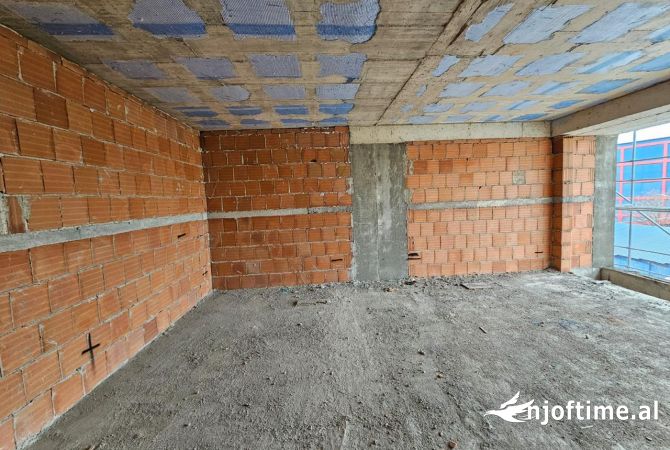 Shtepi ne shitje Apartament ne Tirane, 2+1, Mobilimi Bosh, pa mobiluar, Pagesa 174,000  Euro.