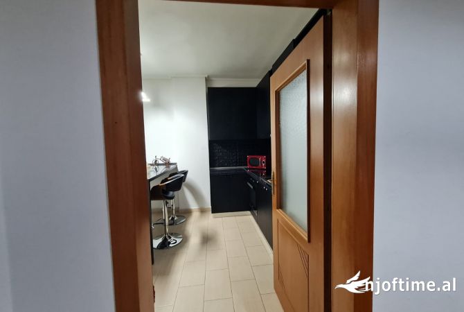 Shtepi me qera Apartament ne Tirane, 1+1, Mobilimi E mobiluar, Pagesa 460  Euro.