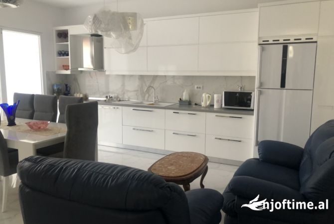 Shtepi ne shitje 4+1 ne Tirane - 400,000 Euro