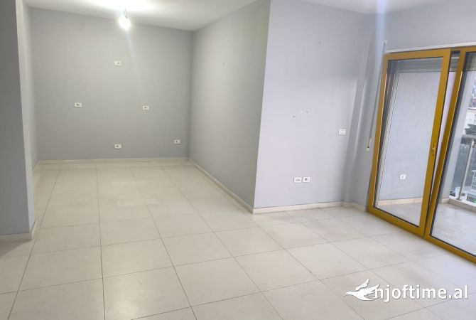 Ambient biznesi me qera 3+1 ne Tirane - 1,500 Euro