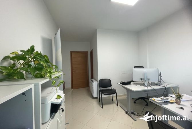 Ambient biznesi me qera 3+1 ne Tirane - 1,500 Euro