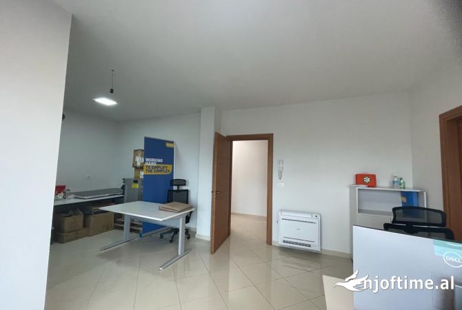 Ambient biznesi me qera 3+1 ne Tirane - 1,670 Euro