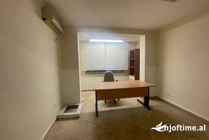 Ambient biznesi me qera 3+1 ne Tirane - 550 Euro