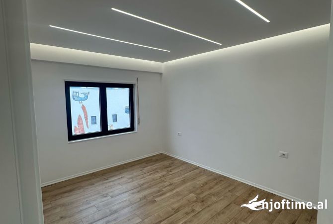 Shtepi ne shitje Apartament ne Tirane, 1+1, Mobilimi Bosh, pa mobiluar, Pagesa 140,000  Euro.