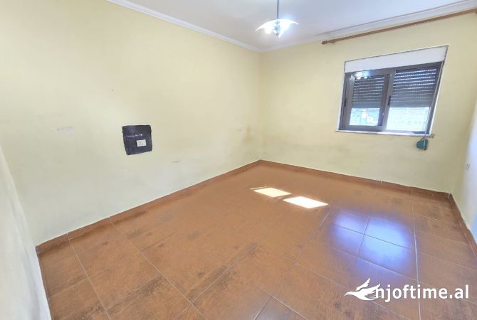 Shtepi me qera 2+1 ne Tirane - 400 Euro