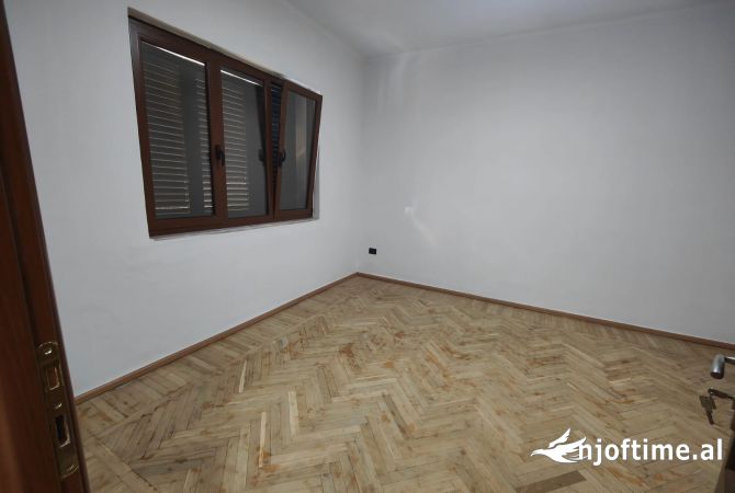 Zyre me qira ne Bllok 1000 euro