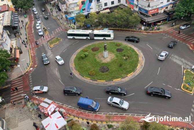 Ambient biznesi me qera 3+1 ne Tirane - 4,472 Euro