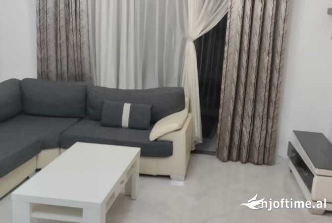 Shtepi me qera 2+1 ne Tirane - 400 Euro