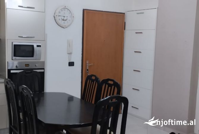 Shtepi me qera Apartament ne Tirane, 2+1, Mobilimi E mobiluar, Pagesa 400  Euro.