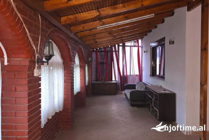 Shtepi ne shitje Apartament ne Tirane, 3+1, Mobilimi E mobiluar, Pagesa 330,000  Euro.