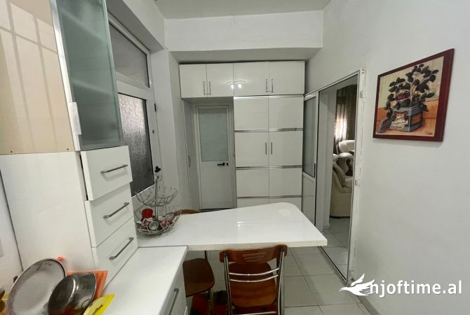 Shtepi ne shitje Apartament ne Tirane, 1+1, Mobilimi E mobiluar, Pagesa 134,000  Euro.