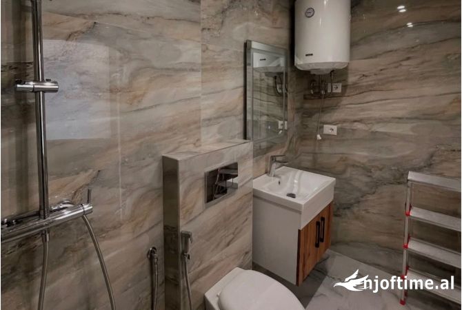 Ambient biznesi me qera 1+1 ne Tirane - 1,200 Euro