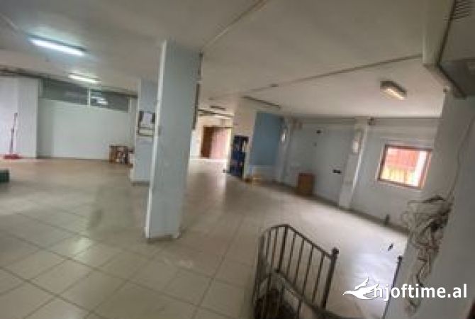 Ambient biznesi me qera 4+1 ne Tirane - 1,000 Euro