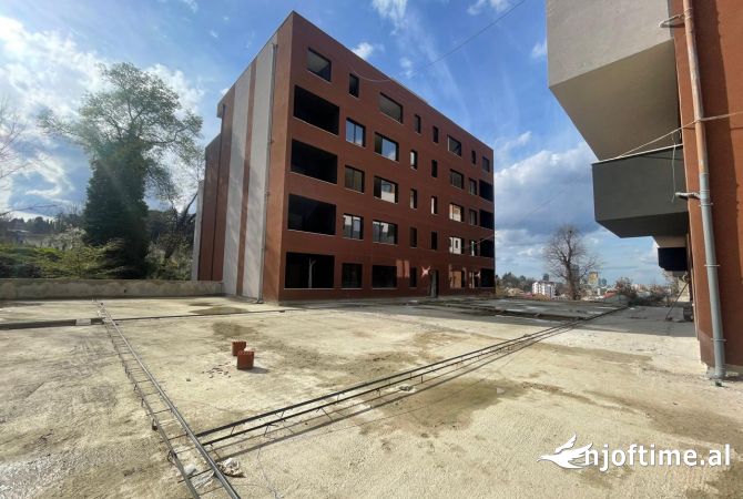 Shtepi ne shitje Apartament ne Tirane, 2+1, Mobilimi Bosh, pa mobiluar, Pagesa 153,000  Euro.