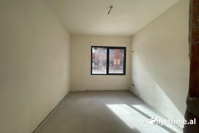 Shtepi ne shitje Apartament ne Tirane, 2+1, Mobilimi Bosh, pa mobiluar, Pagesa 153,000  Euro.