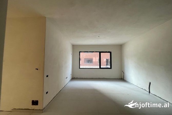 Shtepi ne shitje Apartament ne Tirane, 2+1, Mobilimi Bosh, pa mobiluar, Pagesa 153,000  Euro.