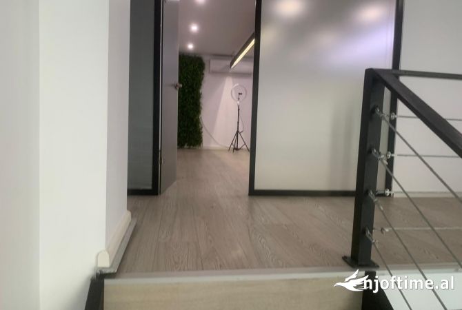 Ambient biznesi me qira prane Pazarit te Ri