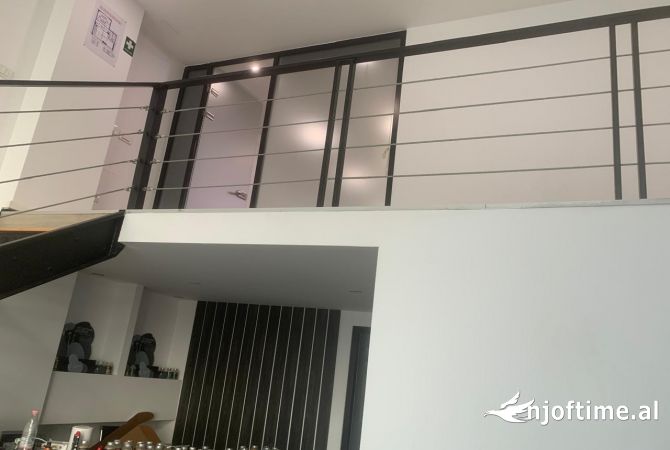 Ambient biznesi me qira prane Pazarit te Ri